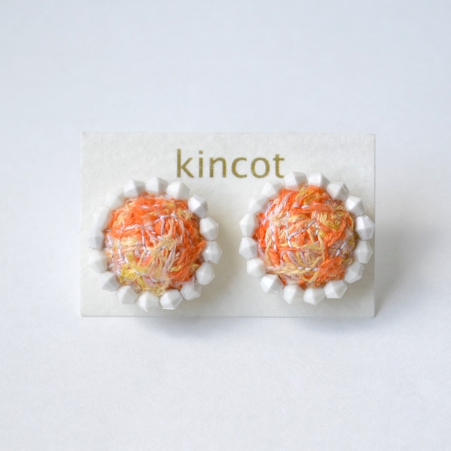 kincot　色糸 小さなまるピアス（ビーズ×オレンジ）