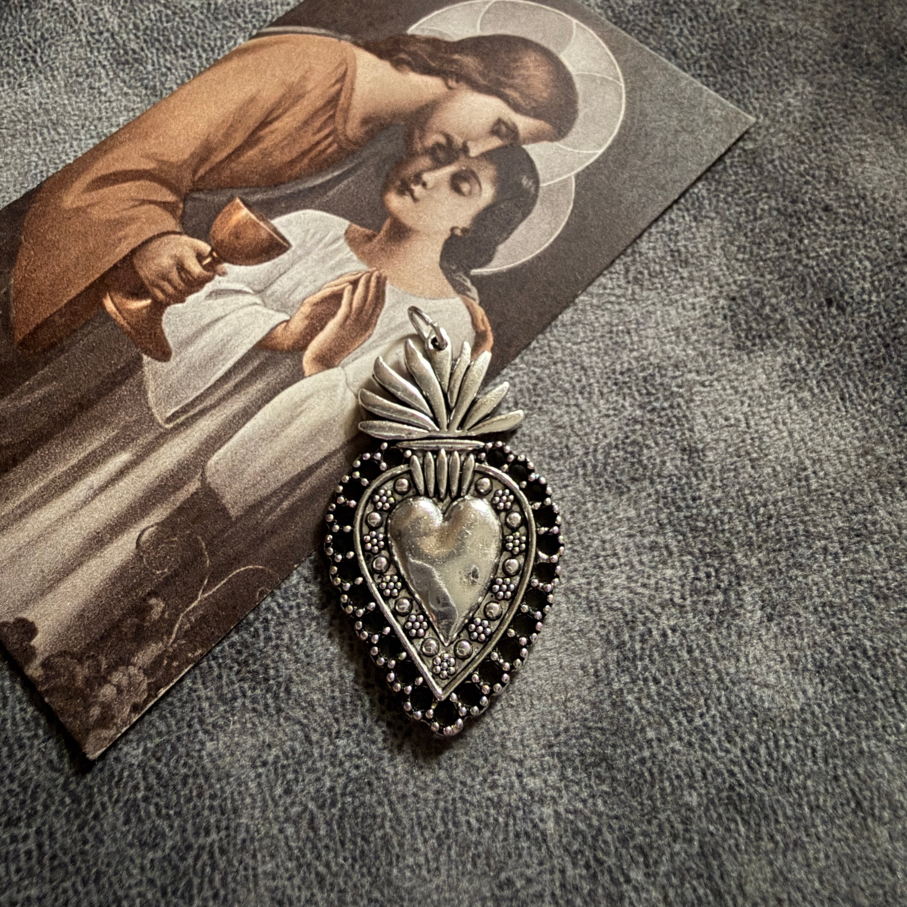 **「聖体（ユーカリスト）」**を象徴するデザインのメダイ その他 | Antique medaille Mary