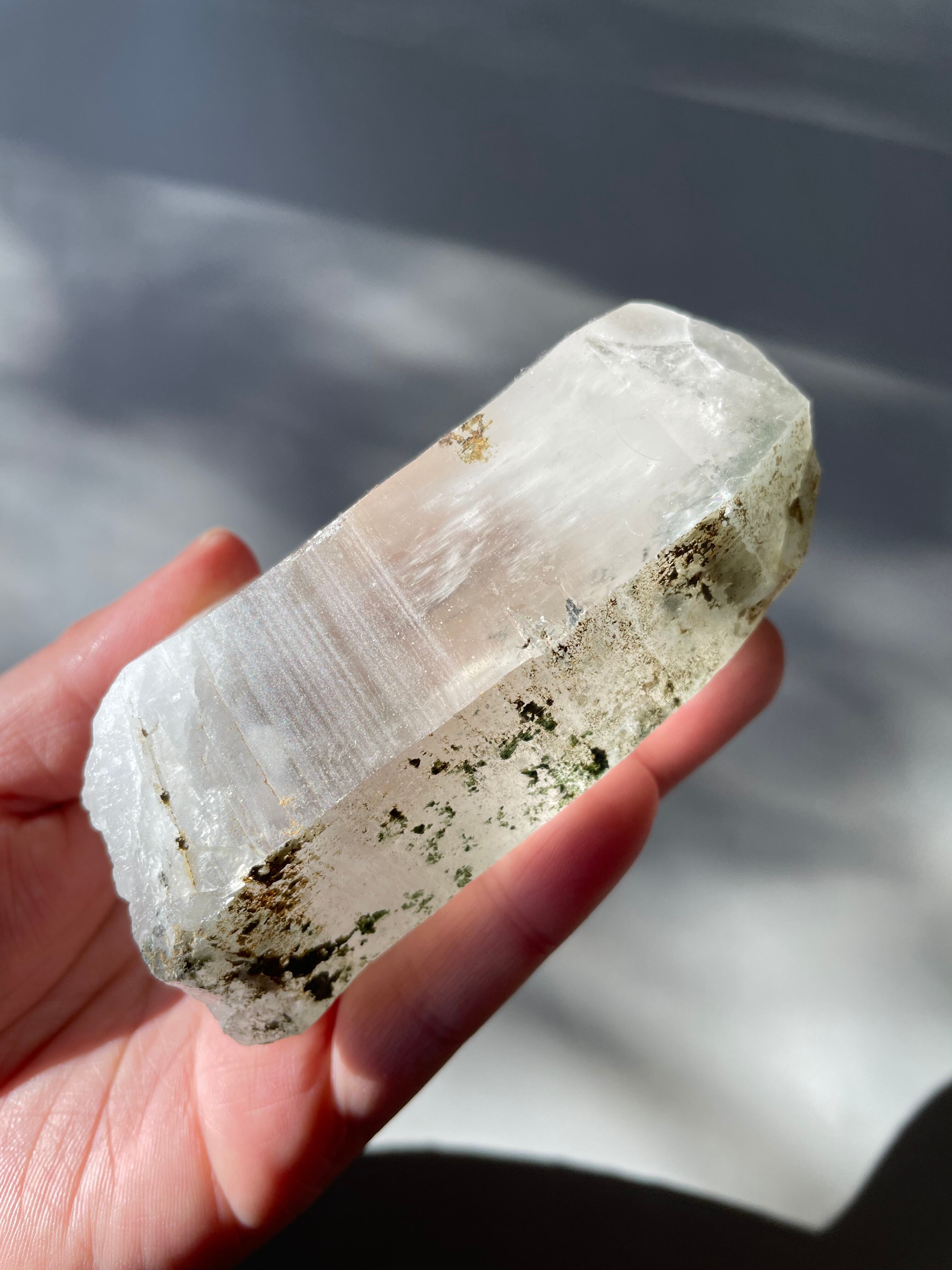 パキスタン　ギルギット　スカルドゥ産　曲がり水晶　セルフフィード