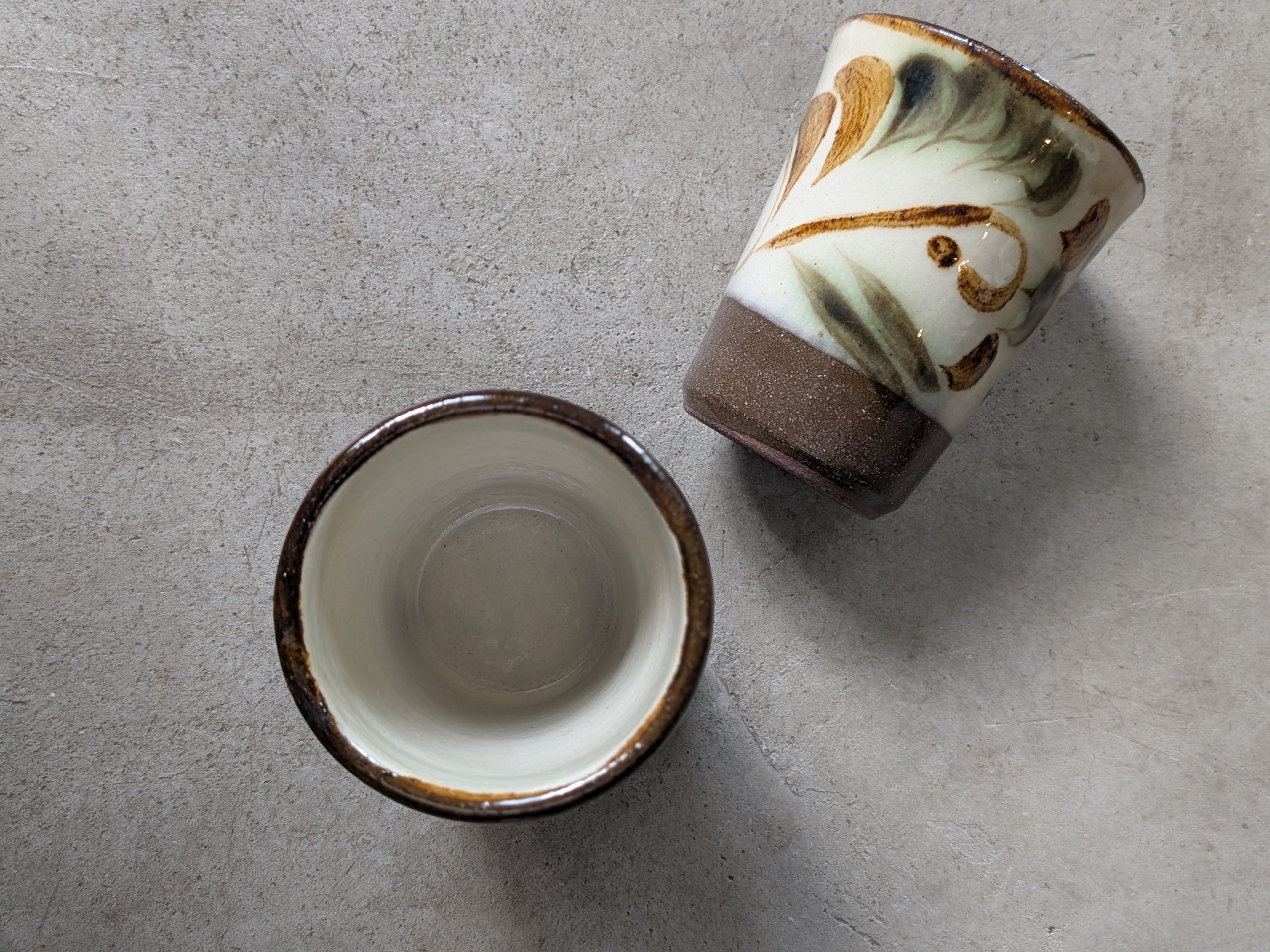 やちむん フリーカップ（染付唐草・緑） | やちむん工房 與那嶺