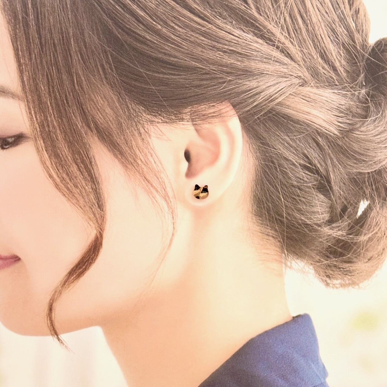 ガラスのサビ猫 小粒 シンプルピアス／イヤリング | 猫アクセサリー