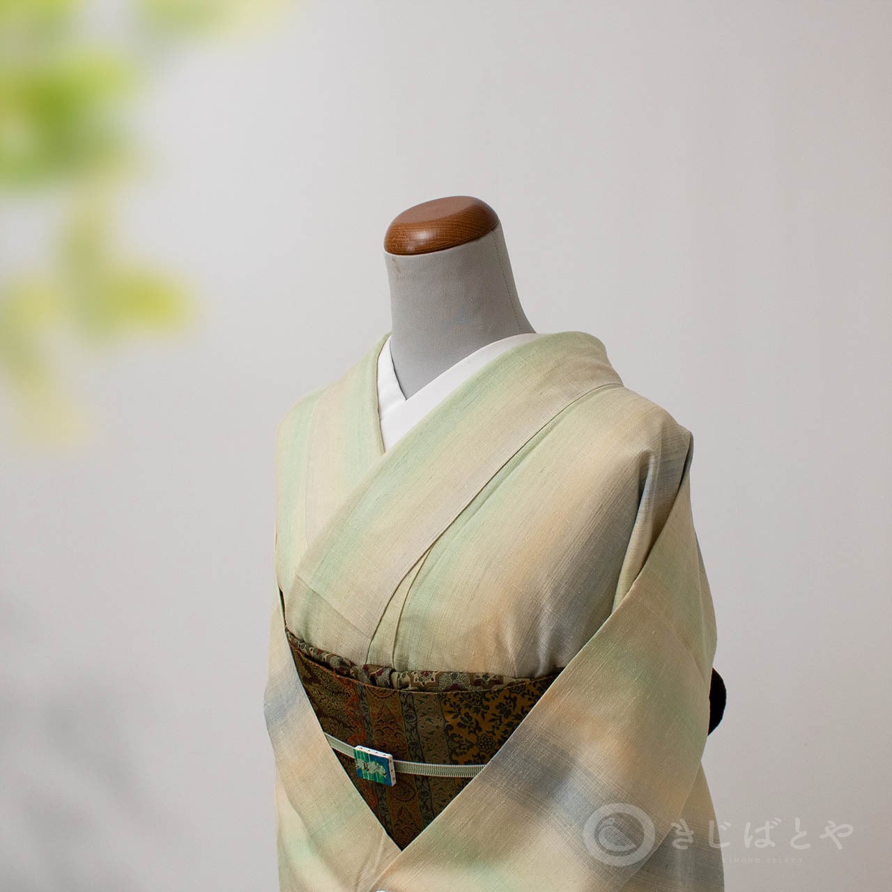 正絹紬 淡い麹色にぼかし縞の単衣 作家物