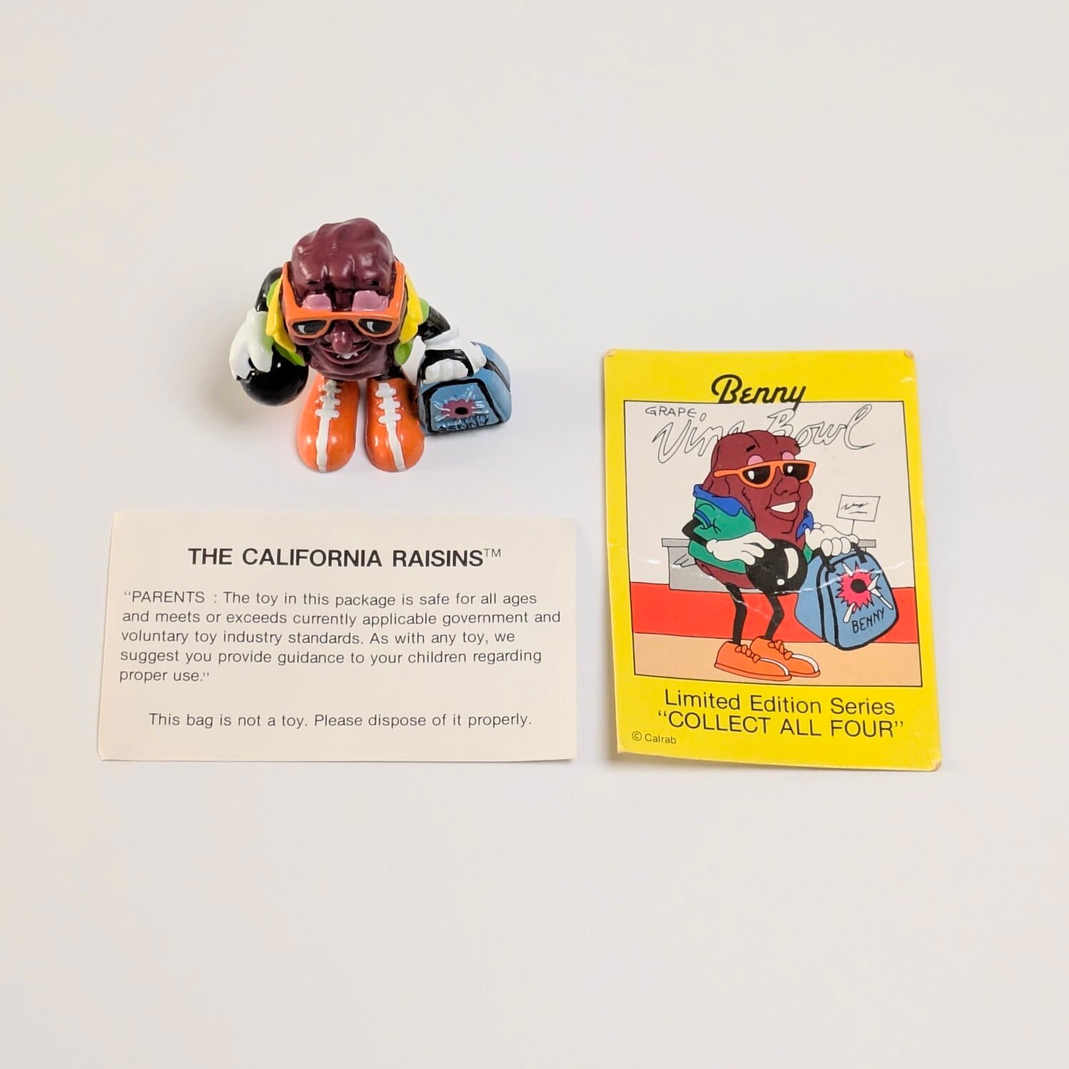 ☆ VINTAGE 1991 ☆ 【 California Raisins（カリフォルニアレーズン）】『 Benny Bowler ( ベニー ) / Hardee's / CARD有り 』 ハーディーズ ミールトイシリーズ / PVC フィギュア ビンテージトイ 〚アメリカン雑貨 アメトイ〛