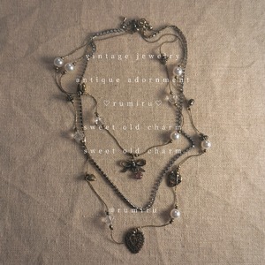 ハンドメイド ノスタルジックリボン 煌めく ビーズ クラシック 三連 ネックレス