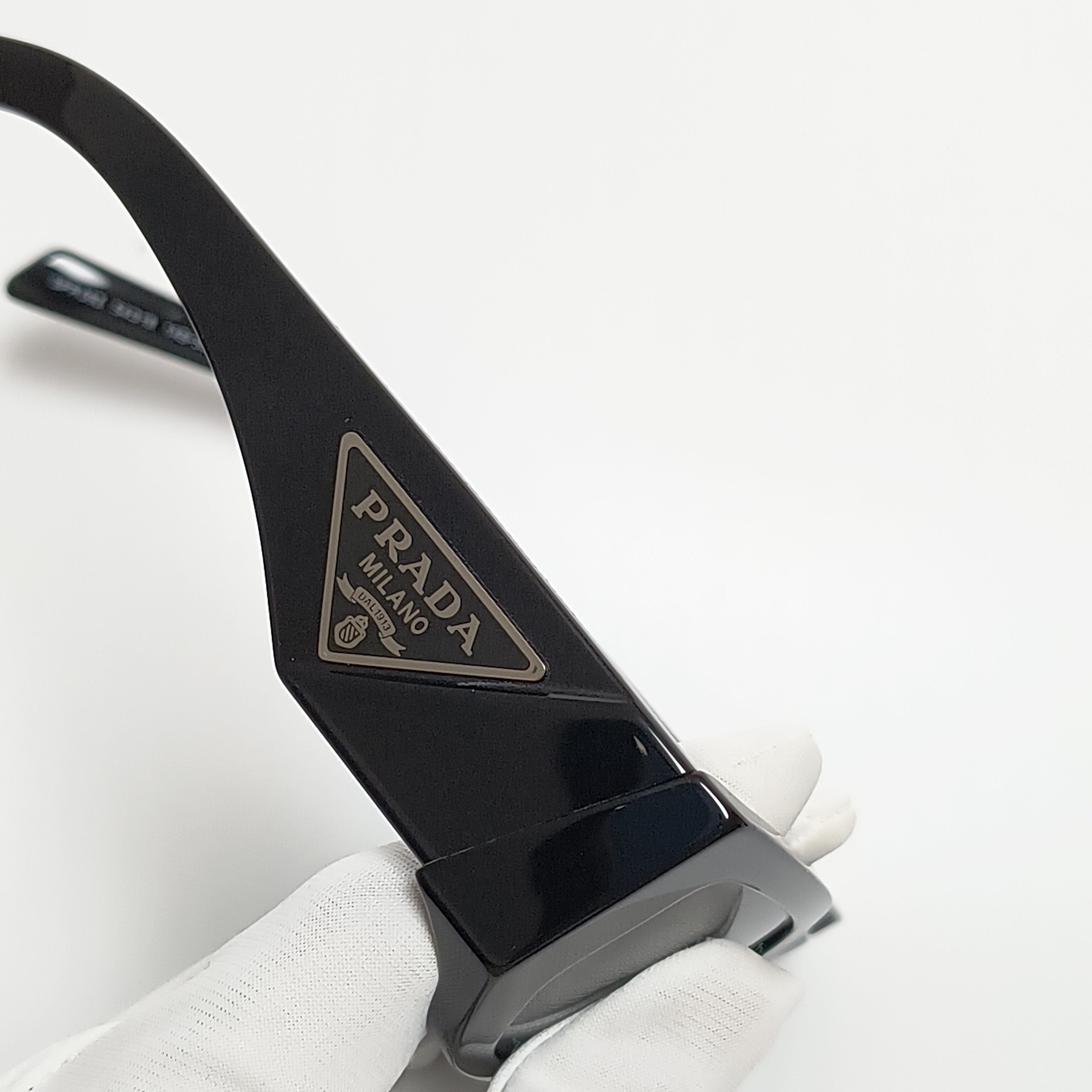 新品未使用・並行輸入品】PRADA トライアングルロゴ入り サングラス