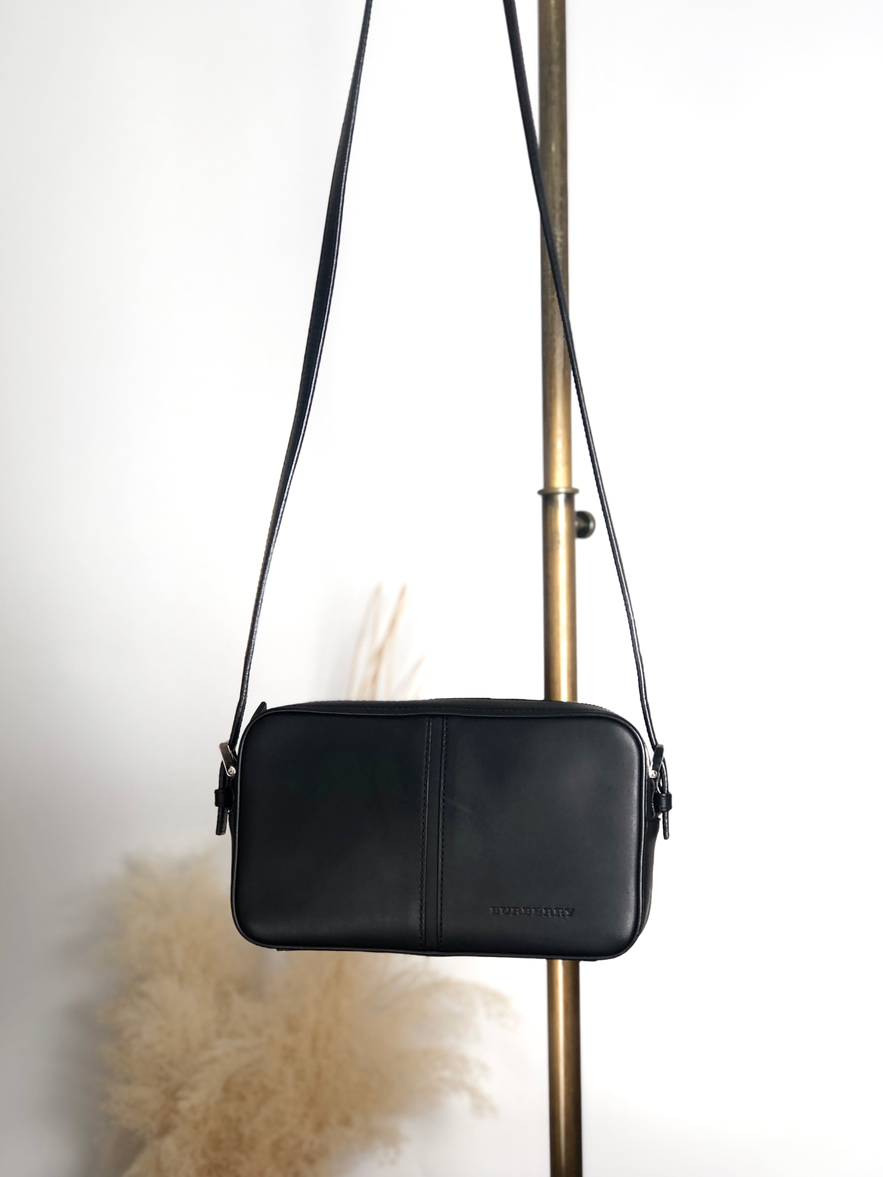 BURBERRY バーバリー ショルダーバッグ ブラック ロゴ レザー vintage ヴィンテージ オールド a7p8nh