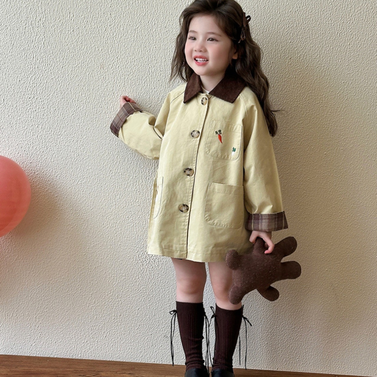 秋ニンジン柄トレンチコート