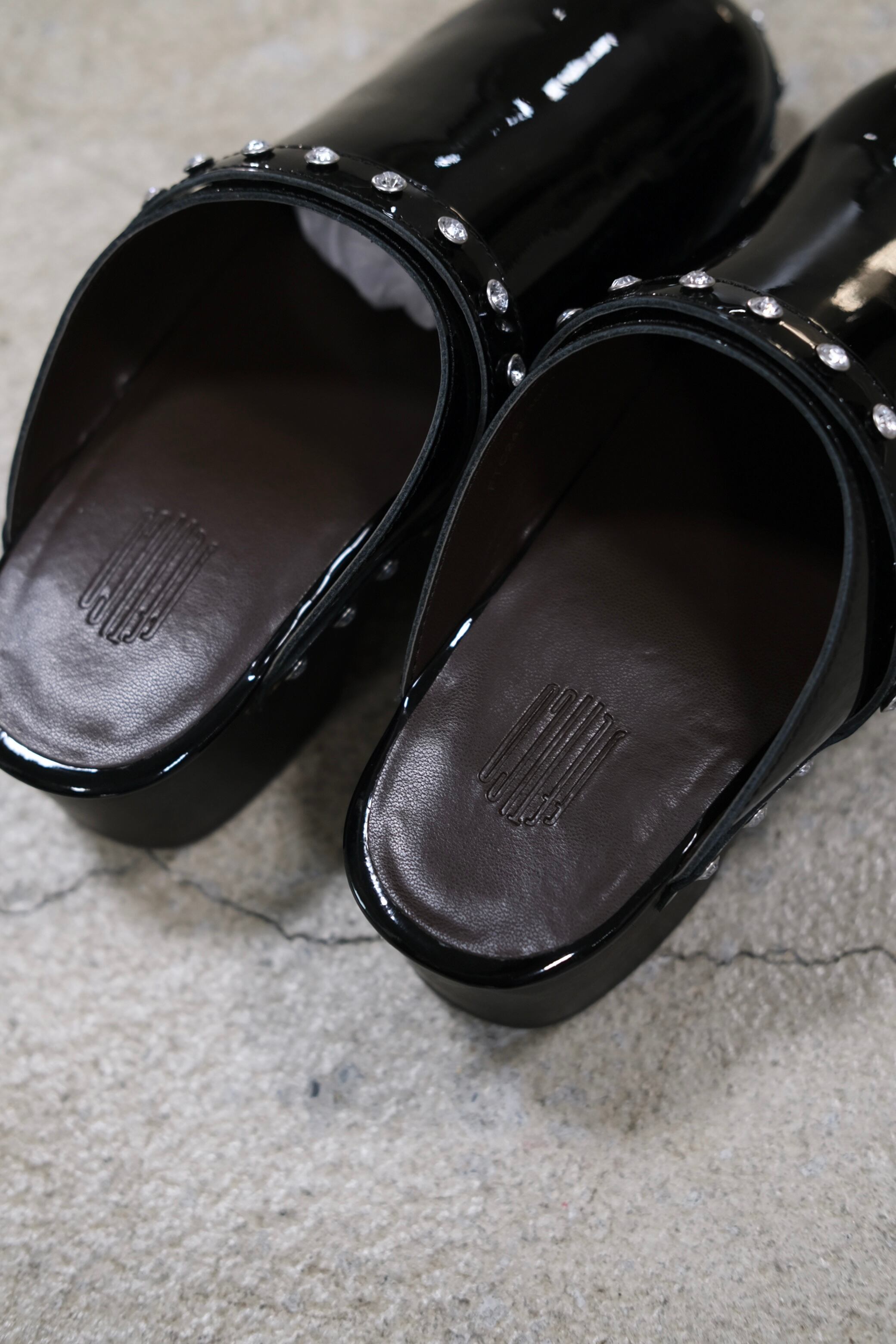 FETICO】EMBELLISHED WOODEN CROGS - black - | loop FETICO】EMBELLISHED WOODEN CROGS - black - | loop