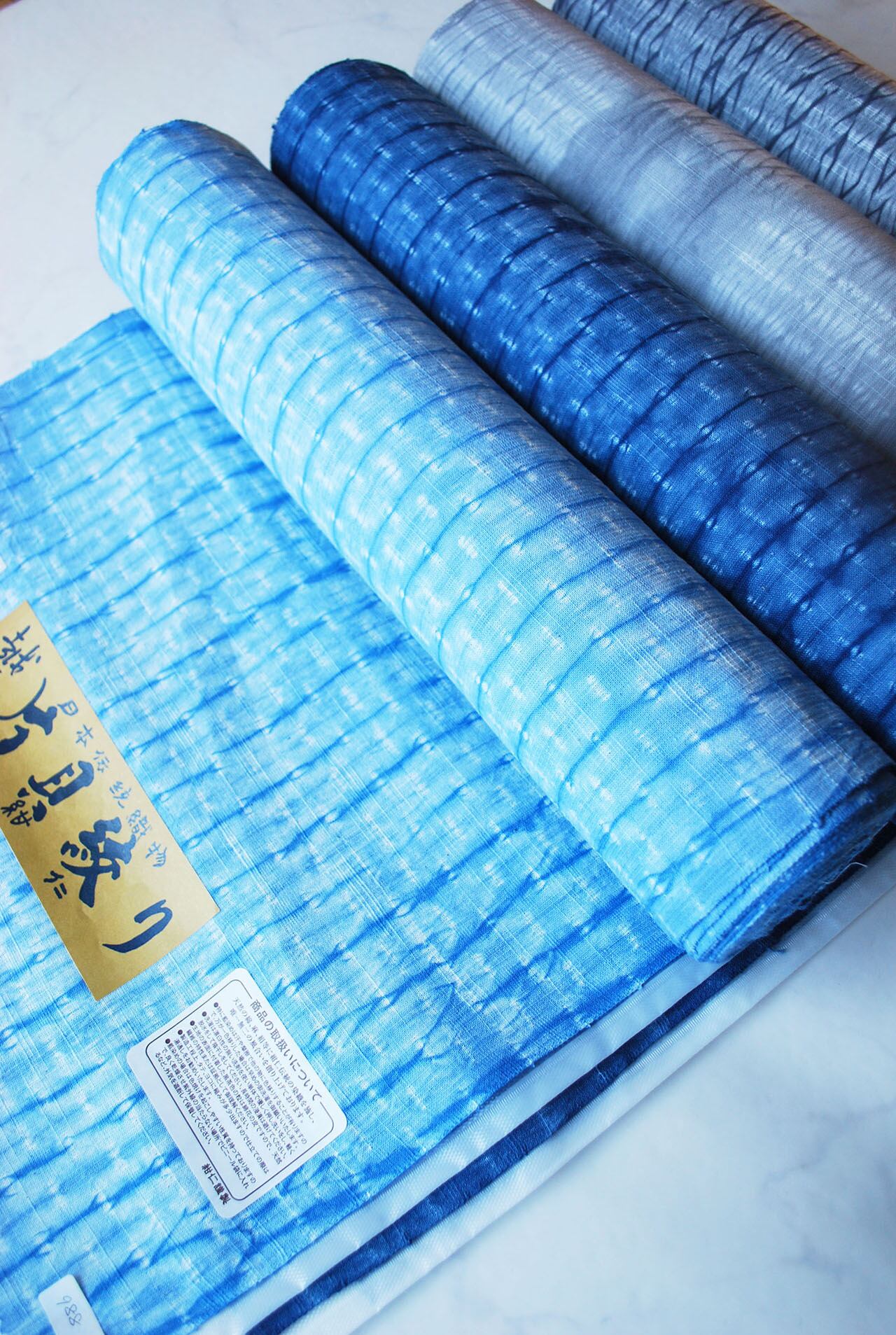 反物】小千谷織物 紺仁謹製 越後片貝絞り 薄縹色 反物 | 大山キモノ