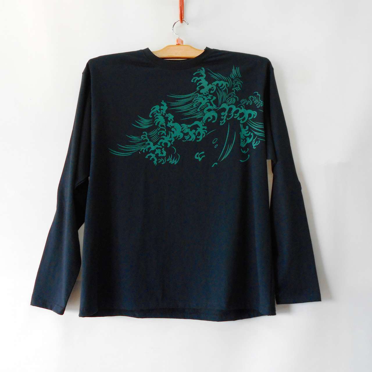 跳ね鯉刺繍Tシャツ T-shirt embroidered by Bouncing carp 跳ね鯉刺繍Tシャツ T-shirt embroidered by Bouncing carp