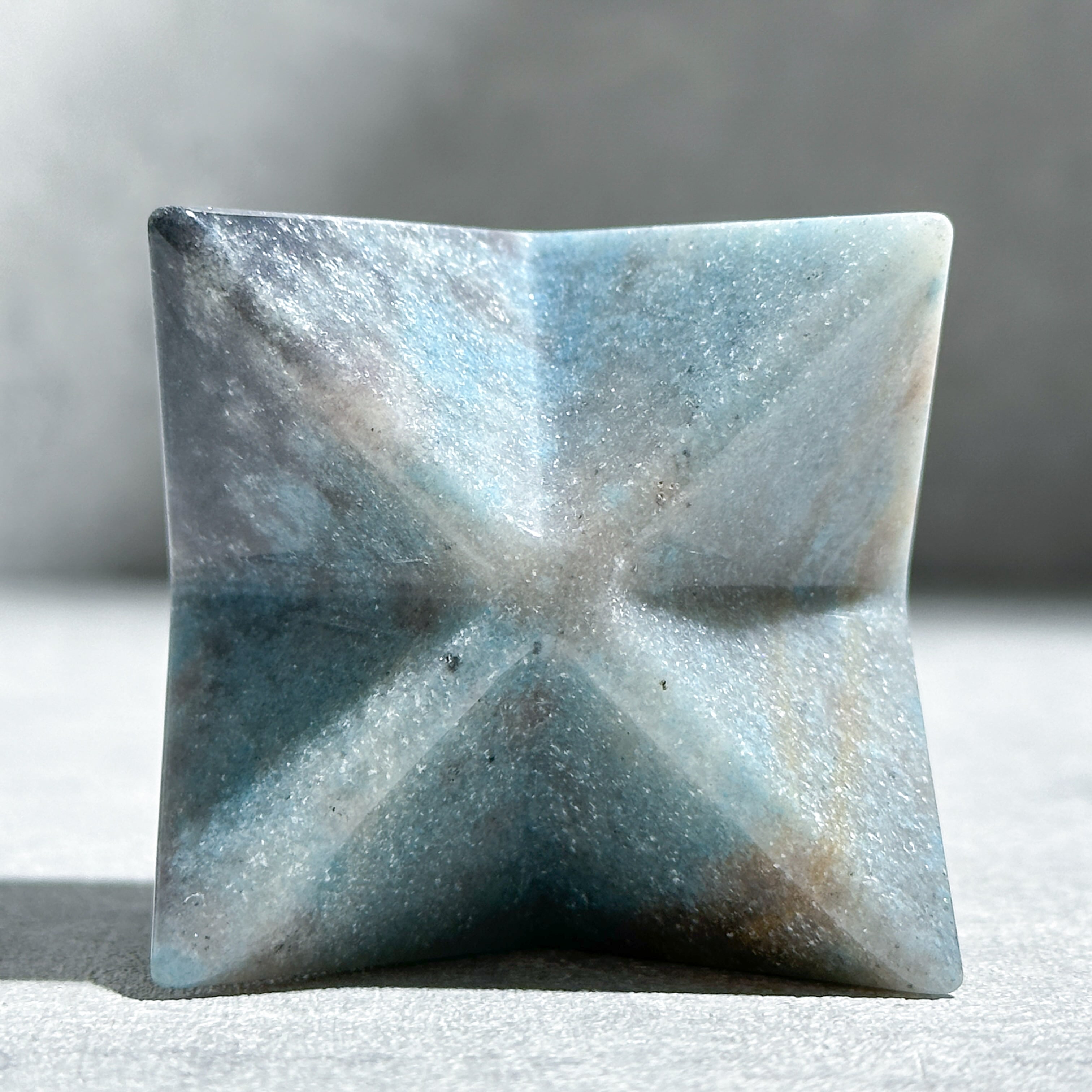 天然石トロレアイト　布袋様パーツ　No.1707 トロレアイトインクォーツ（トロール石）マカバ83◇ Trolleite In