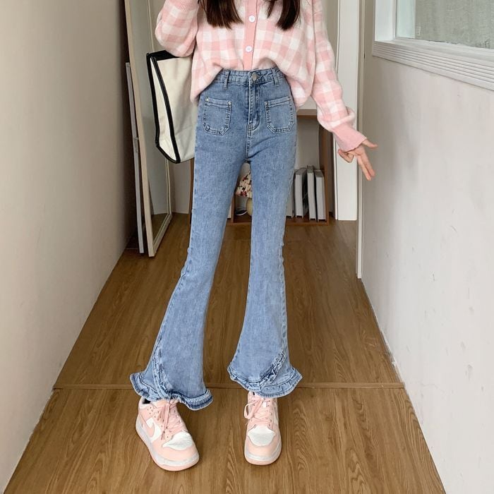 パンツ レディース Gパン ジーンズ デニムパンツ ボトムス ズボン フリルヘム 九分丈 ブルー ブラック S M L XL フリル フェミニン フレア 無地 ポケット シンプル カジュアル おしゃれ お洒落 かっこいい かわいい 大人可愛い レトロ こなれ感 ラフ デイリーユース キュート 個性的 送料無料 存在感 春 夏 10代 20代 30代 学生 通学 デート お出かけ 女子会 休日 着回し 普段使い 韓国 韓国系 ファッション コーデ モテ 美脚 脚長 トレンド 流行 インスタ映え 大きいサイズ