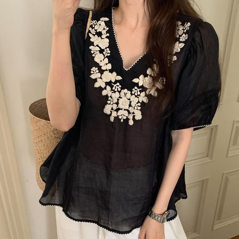 Vネック刺繍入りパフスリーブシフォントップス L0987