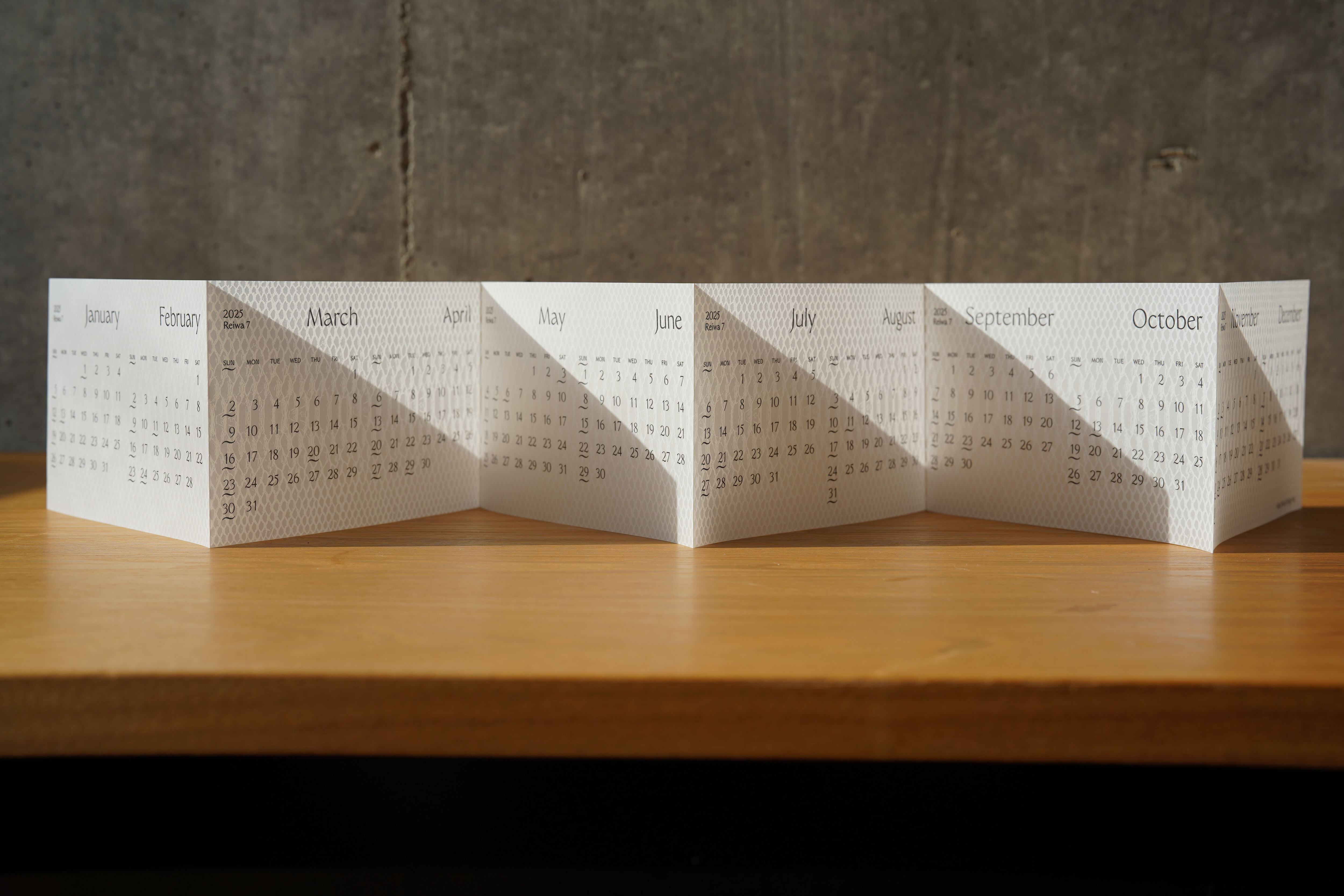 開運！ 蛇の抜け殻カレンダー2025 | -ness brand store