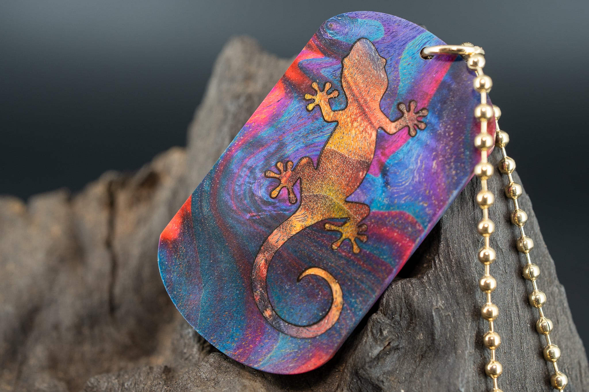 【カナダの象徴】ハードメープル 瘤杢 スタビライズウッド ドッグタグ 象嵌 木登りトカゲ