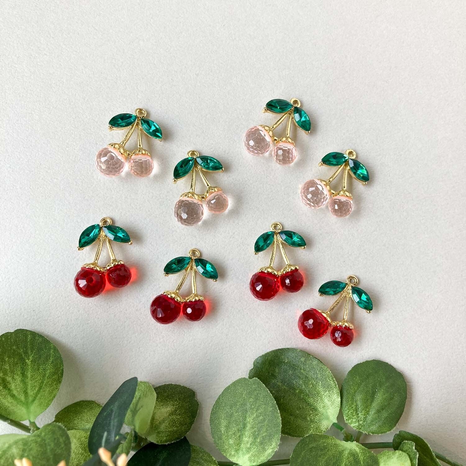 キラキラさくらんぼチャーム