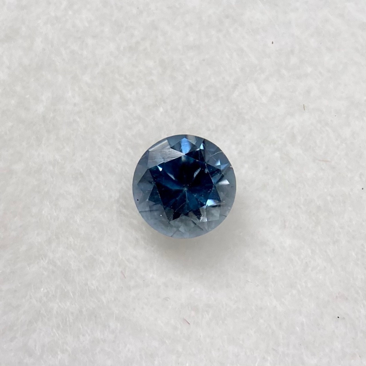 青系スピネル　ラウンドカット　約3.8mm　No.38-3