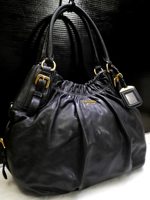 美品◆PRADA プラダ A4対応ビジネス可 ナッパレザー トート ハンド バッグ 黒◆ PRADAロゴが主張する高級感漂う希少な大容量トートモデル♪