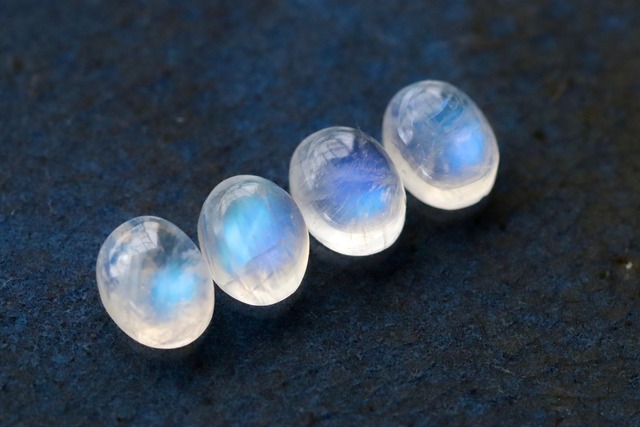 インド　ビハール産レインボームーンストーン　オーバルカボション4ピースセット1