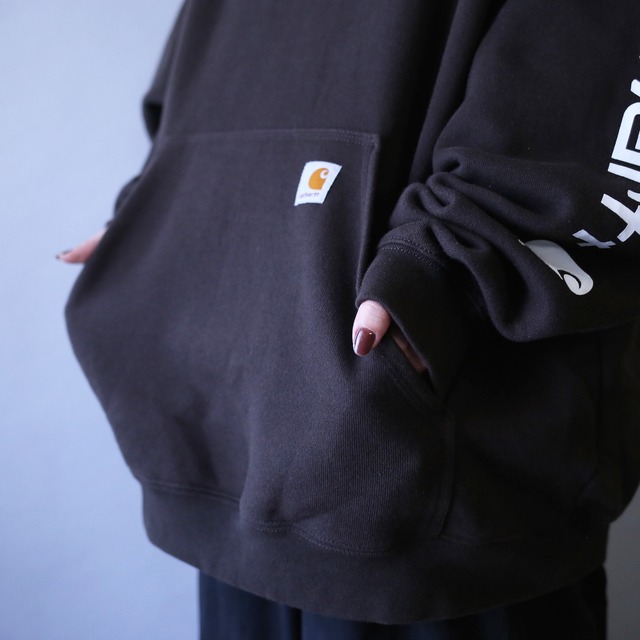 "Carhartt" sleeve logo printed over silhouette brown sweat parka