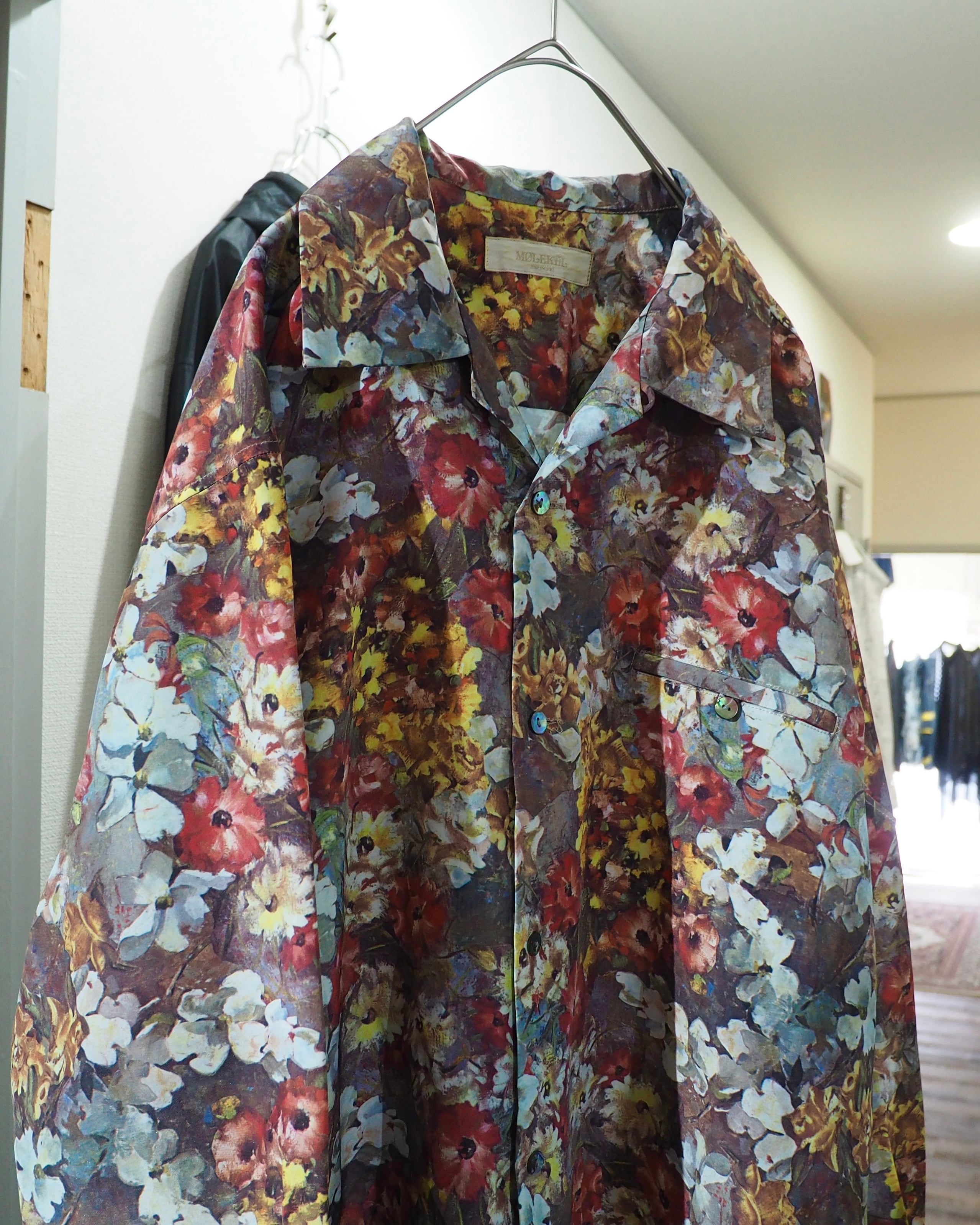 Beautiful Luxury Flower All Over Pattern Vintage Open Collar Shirt
