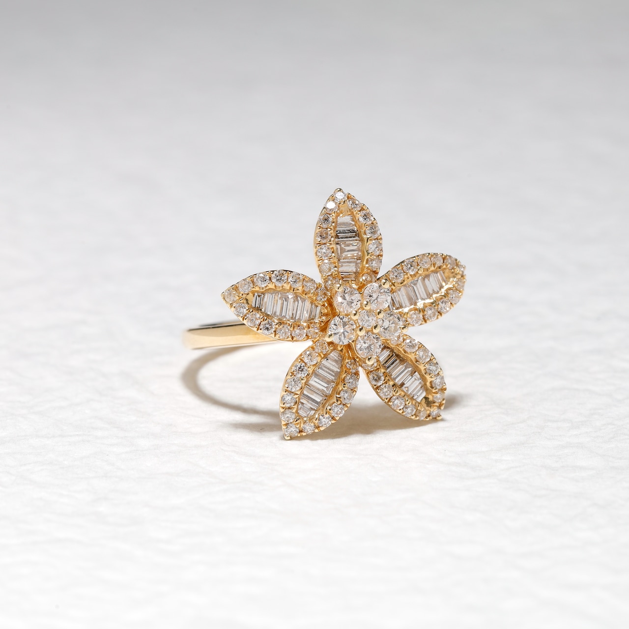 ダイヤモンド デザインリング K18 / 1.000ct