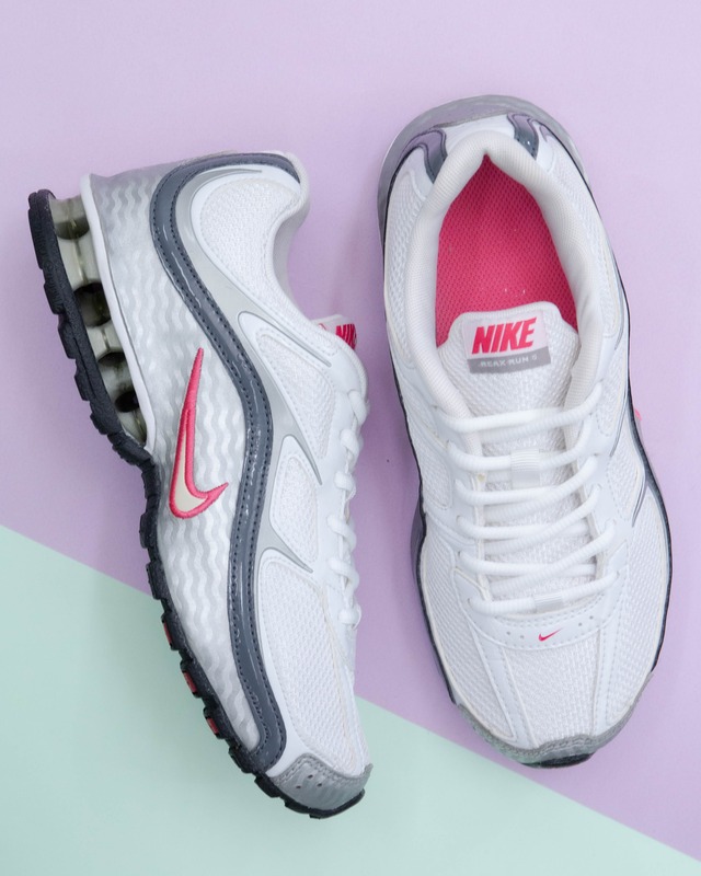 NIKE - Reax Run 5 / White Metallic Silver