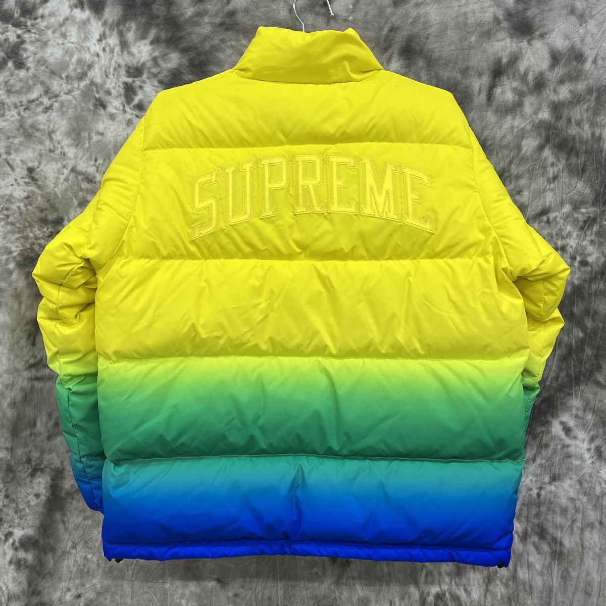 Supreme 18ss gradient puffy jacket | hartwellspremium.com