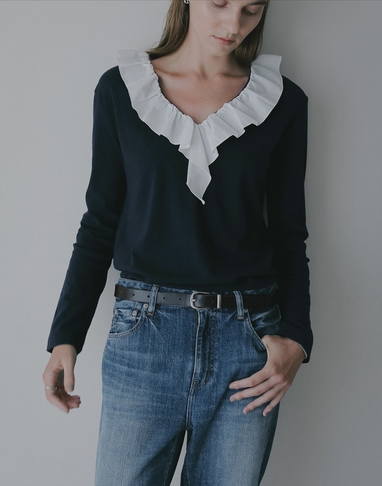 MANOF 2WAY FRILL NECK CUT TOPS
