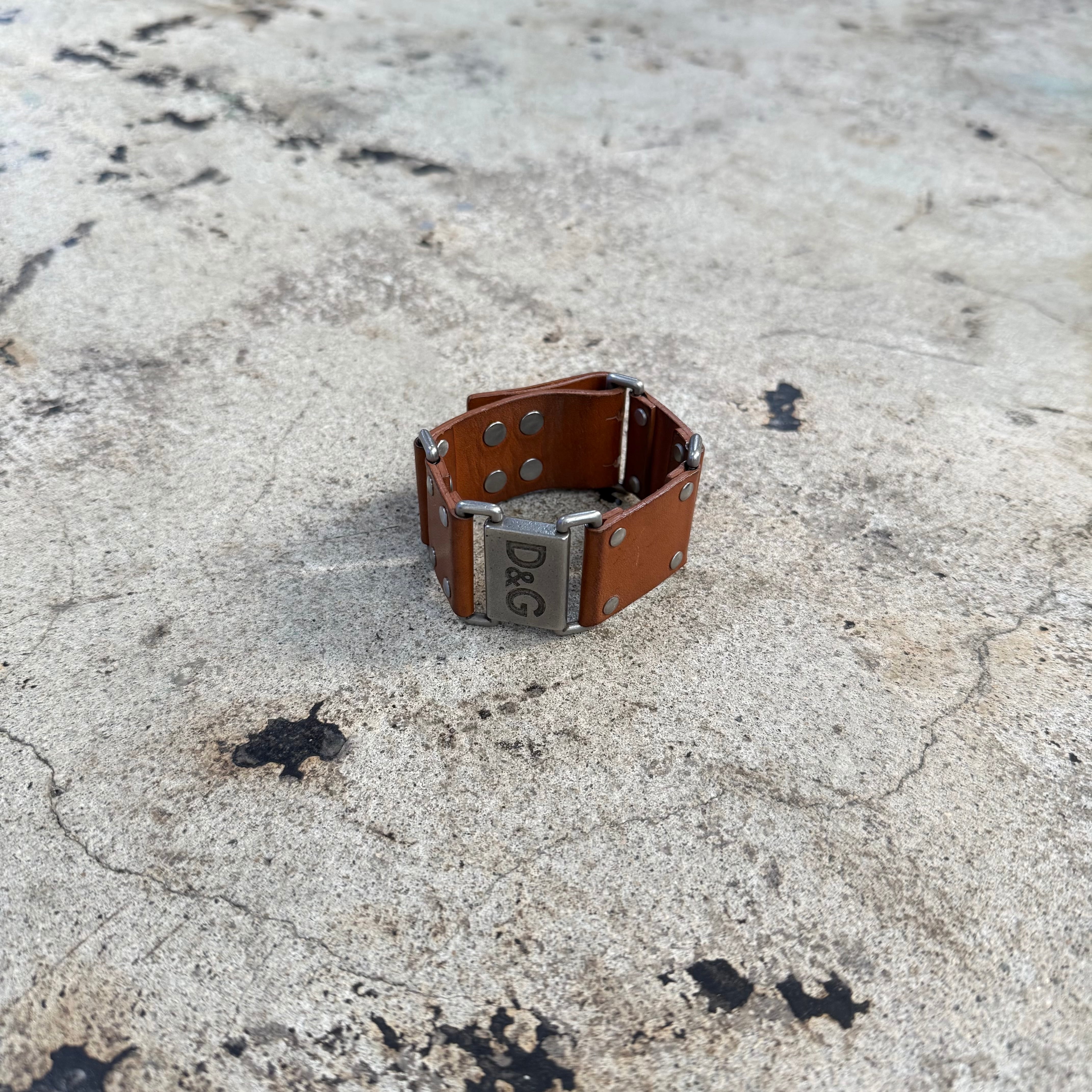 H*B様 完備品 GIVENCHY star studs leather ban GIVENCHY STAR STUDS LEATHER BRACELET | GALAXIES