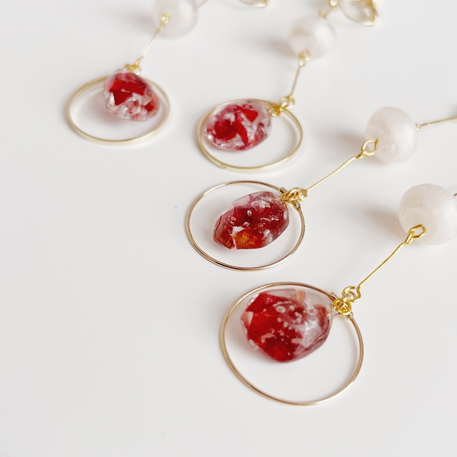 揺れるドライフラワー ループピアス／イヤリング｜赤｜画像4