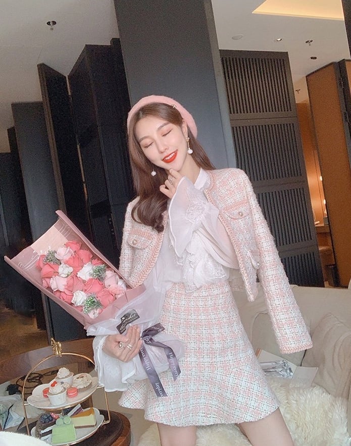 セットアップ ピンクチェックのジャケットとミニスカート S 034 アウター フレア マーメイド フィッシュテイル フェミニン 春 ファッション トレンド セレクト 輸入服 通販 中国 韓国ファッション 今日のコーデ 代 30代 清楚 シンプル きれいめ 私服 普段着 毎日コーデ