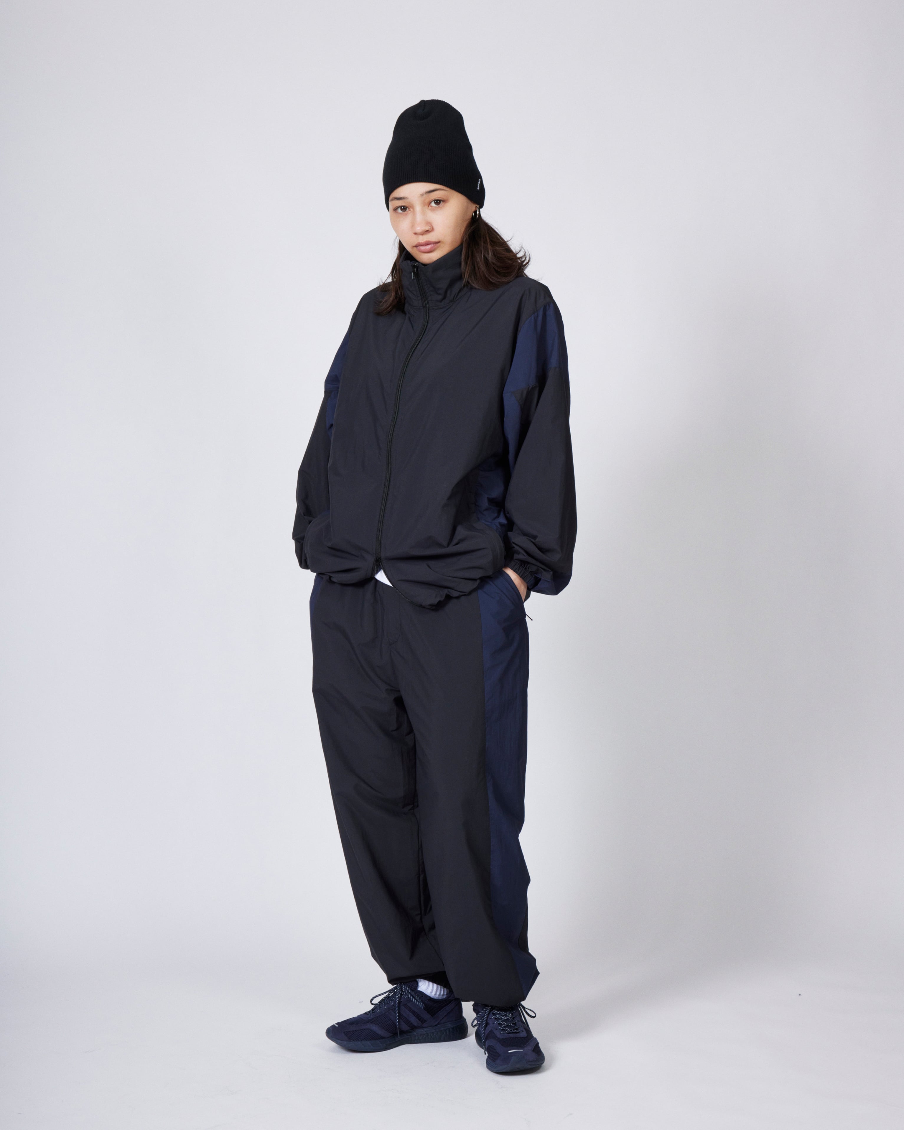 everyone two-tone light weight nylon jacket (BLACK/NAVY) | everyone