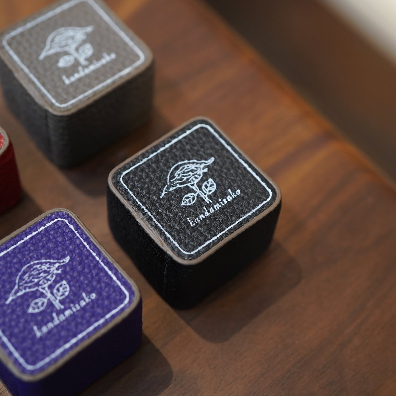 カンダミサコ ペーパーウェイト 角 シュランケンカーフ | CIRCLE