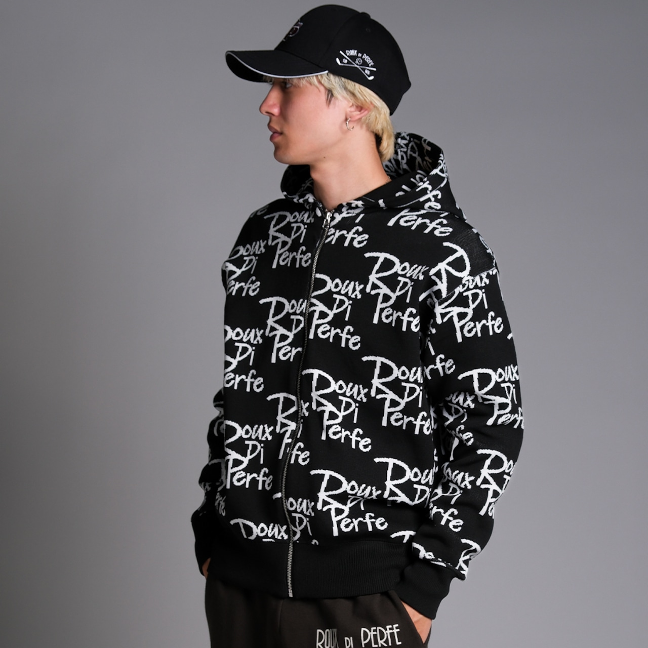 ロゴ刺繡キャップ