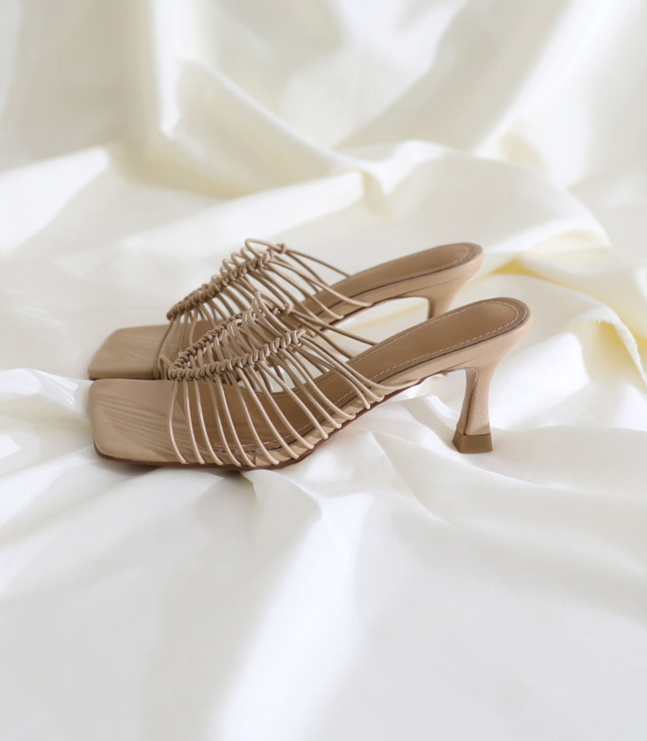 細ストラップ透かし 厚底サンダル