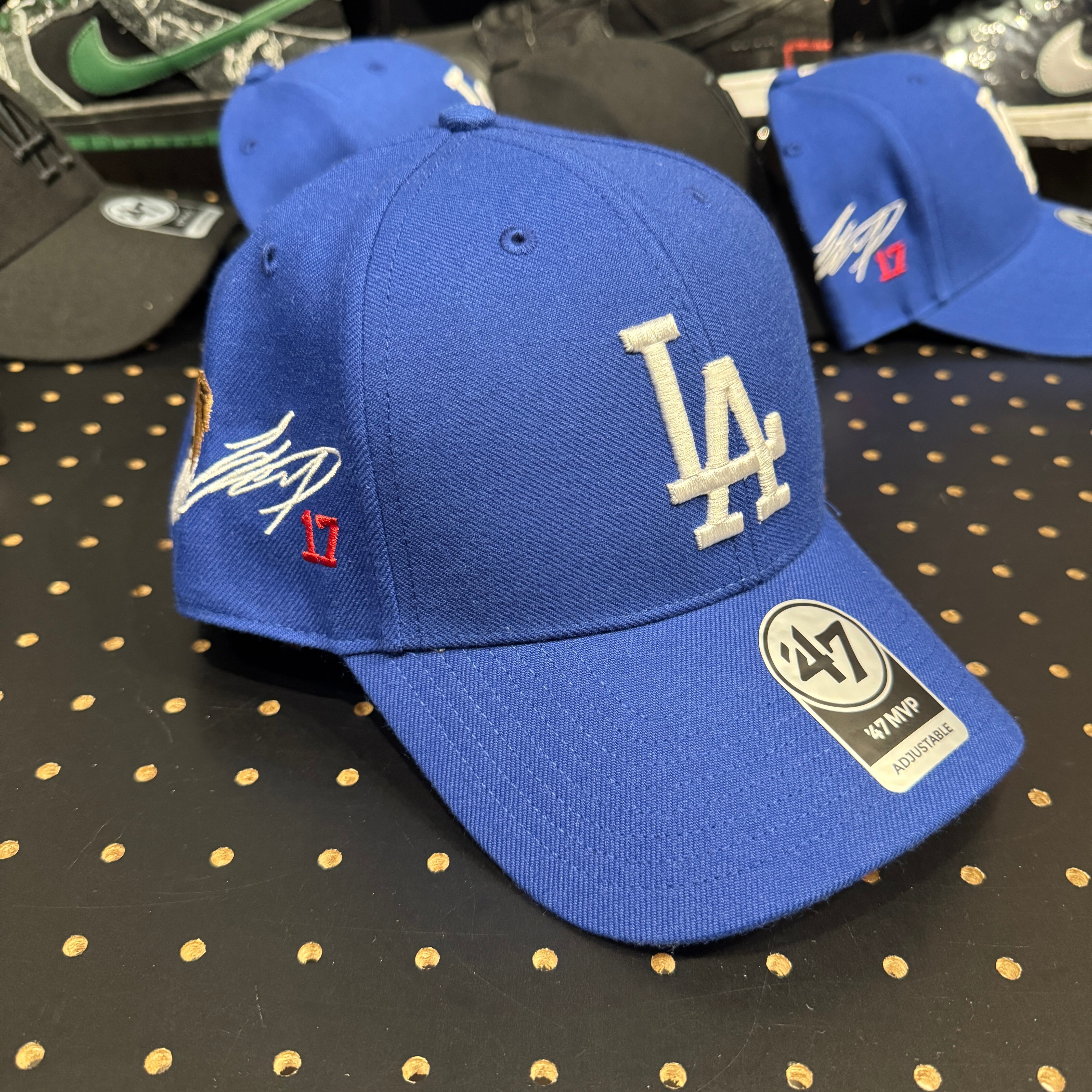 海外限定】MLB 大谷翔平 ドジャース MVP サイン刺繍 デコピン 海外限定】MLB 大谷翔平 ドジャース MVP サイン刺繍 デコピン