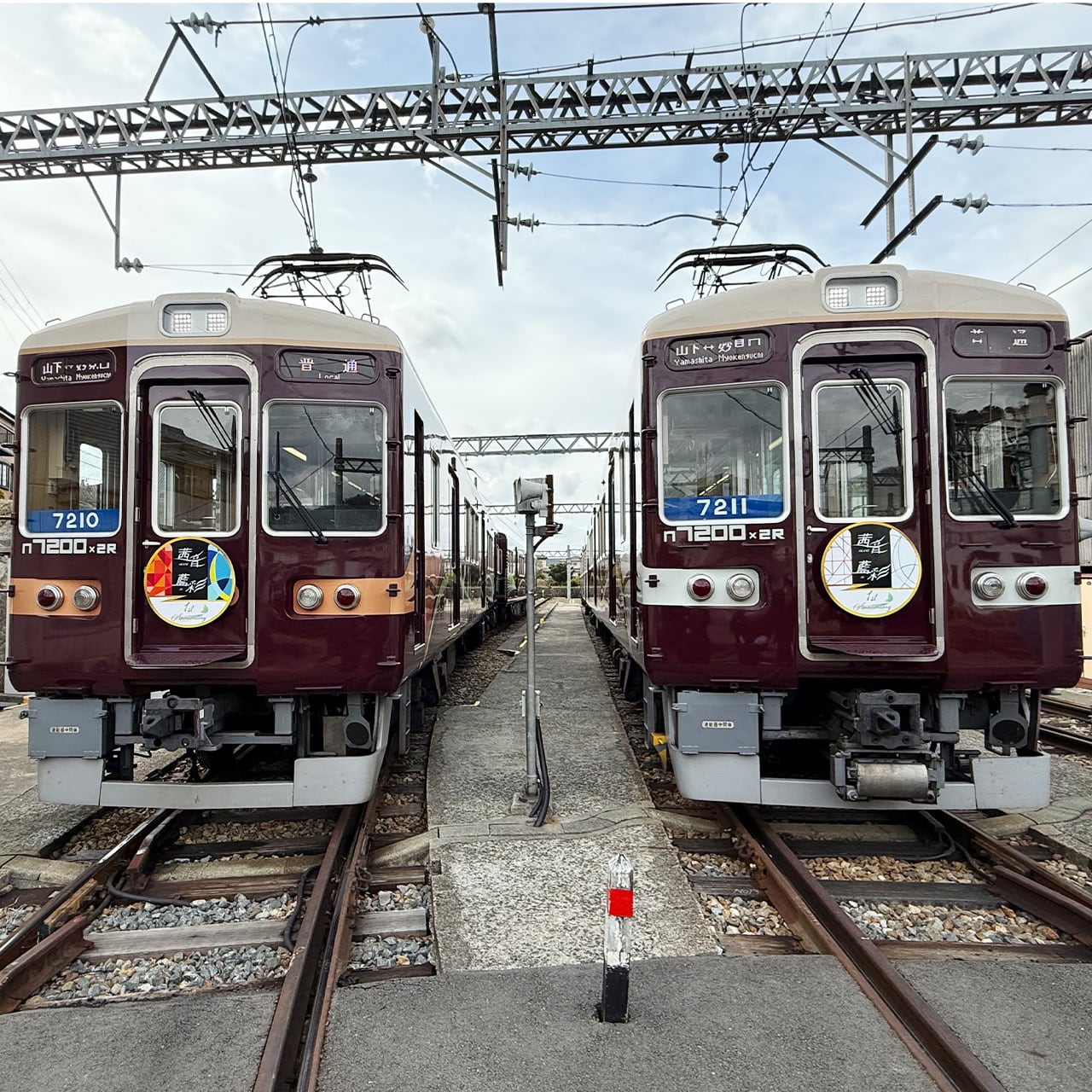 7200系2両編成車1周年記念＞藍彩ミニチュアマグネット2枚セット | のせ