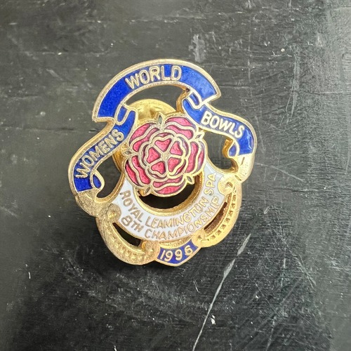 イギリスで買い付けられたヴィンテージピンバッジ　WORLD WOMEN'S BOWLS