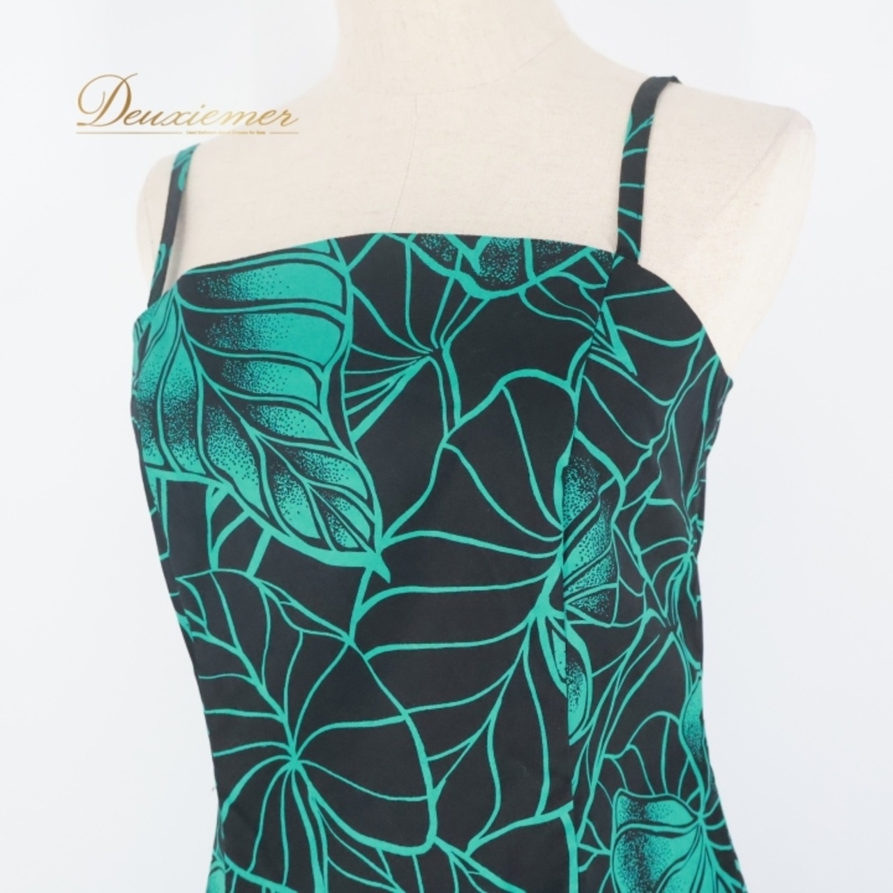 フラダンス 衣装 ワンピース ドレス ブラック系 アロハスタンダード 日本製 モンステラ柄 ALOHA STANDARDS ハワイアンプリント アロハ フラ ダンス レッスン 練習 キャミソール 華やか 鮮やか 上品 大人っぽい グリーン系 黒 緑 ブラック グリーン モンステラ ハワイアンワンピース アロハ 大人用 おしゃれ 上品 練習用