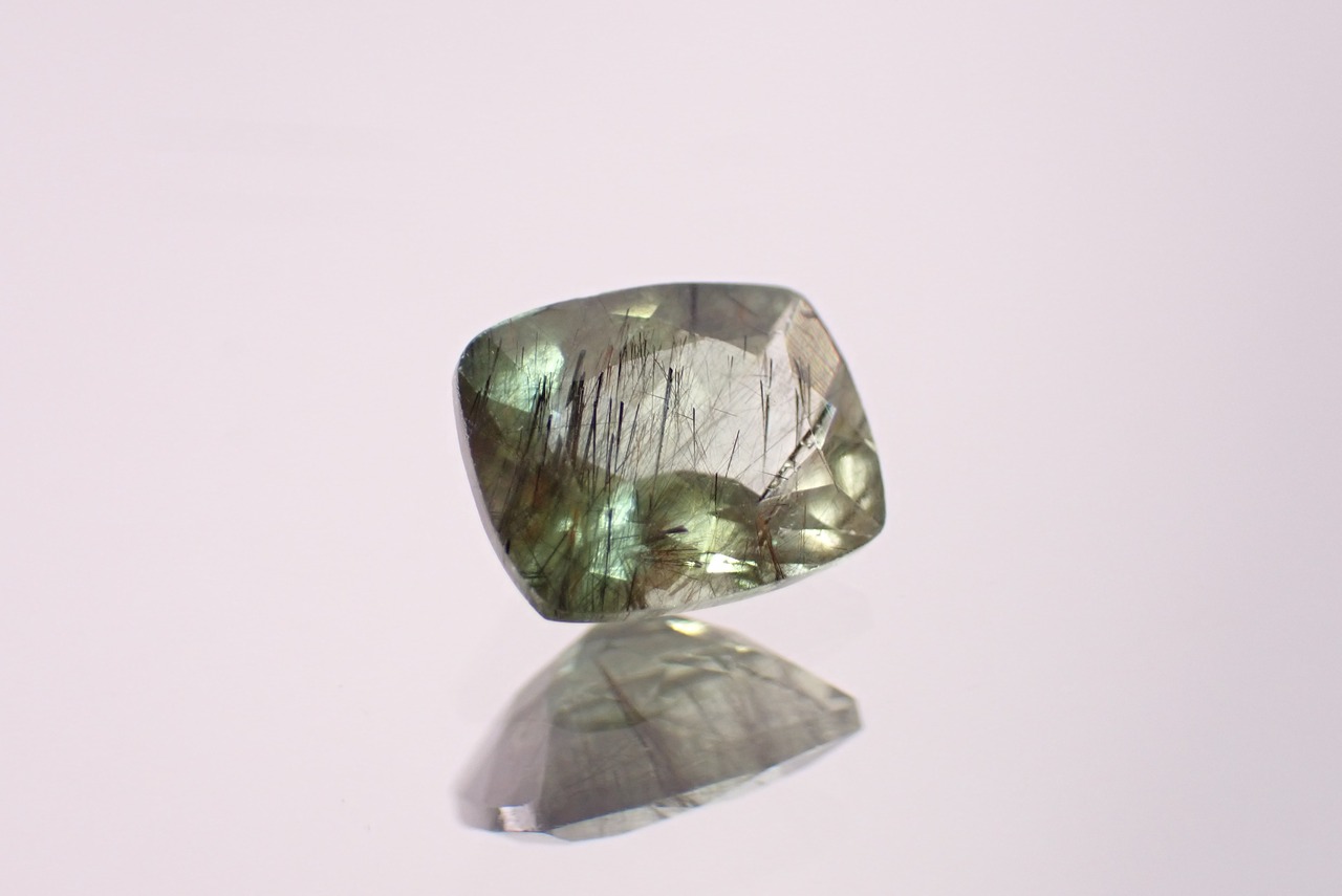 ルドウィジャイトインペリドット　1.89ct　[D2-528]