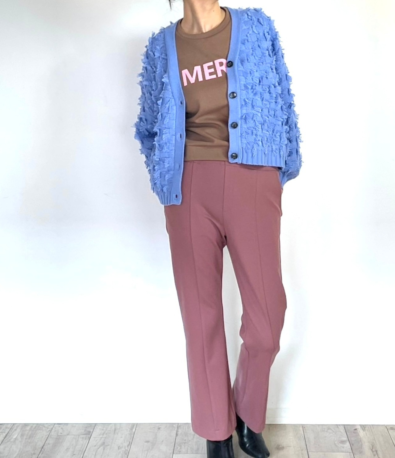 【ROSIEE】Flocking Logo print Cut and sew BE THE ONE Co.,Ltd.