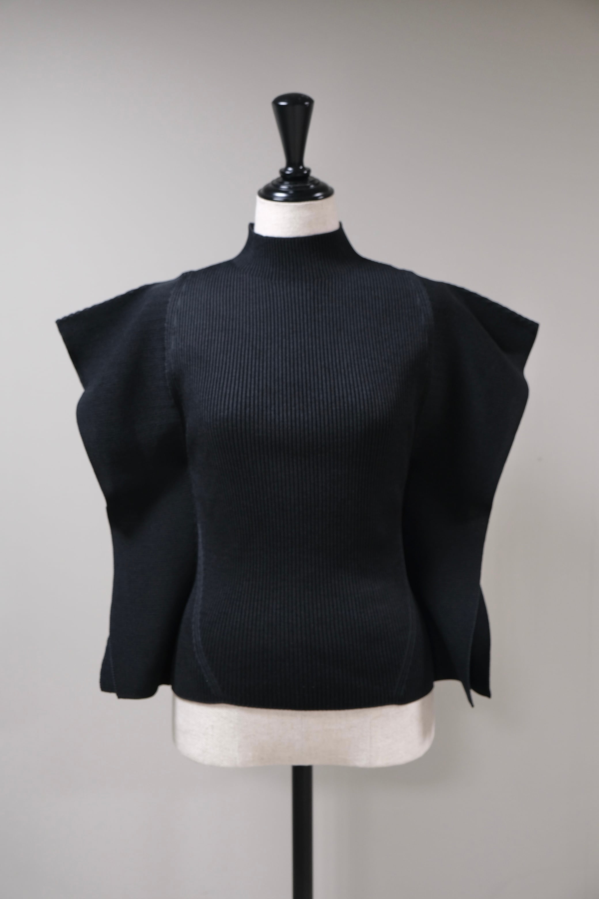 CFCL】PORTRAIT CREASE TOP -BLACK- | loop