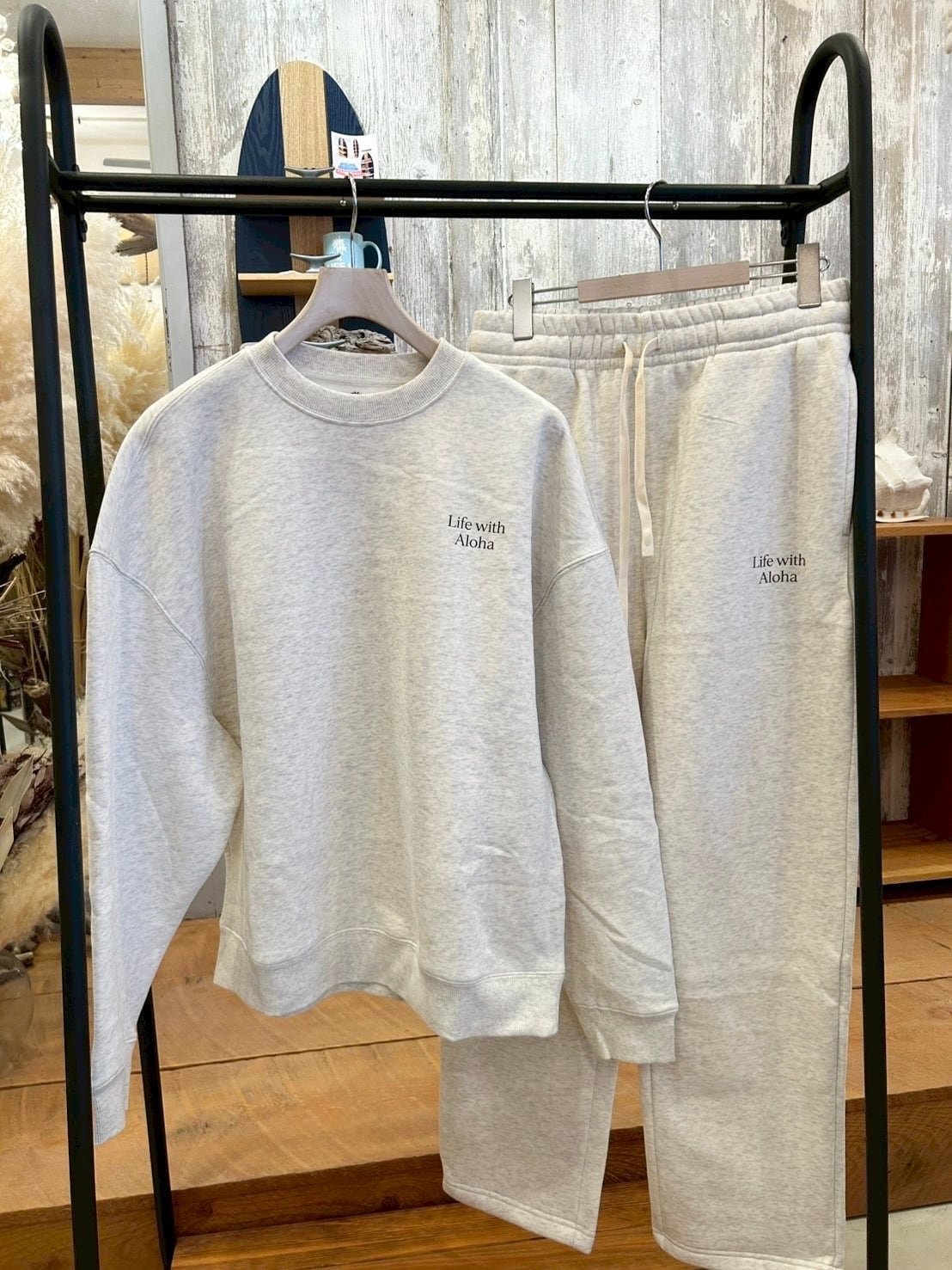 8th anniversary LIFE with aloha トレーナー (単品)￥12,000(￥13,200)