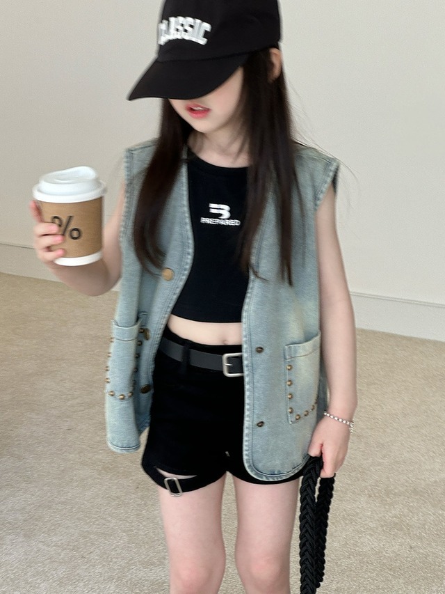 《取寄》 スタッズデニムジレ （ウォッシュブルー） QBSH 2025夏 韓国子供服 ベスト ロングベスト ジレ 羽織り 重ね着 レイヤード （90~150cm）