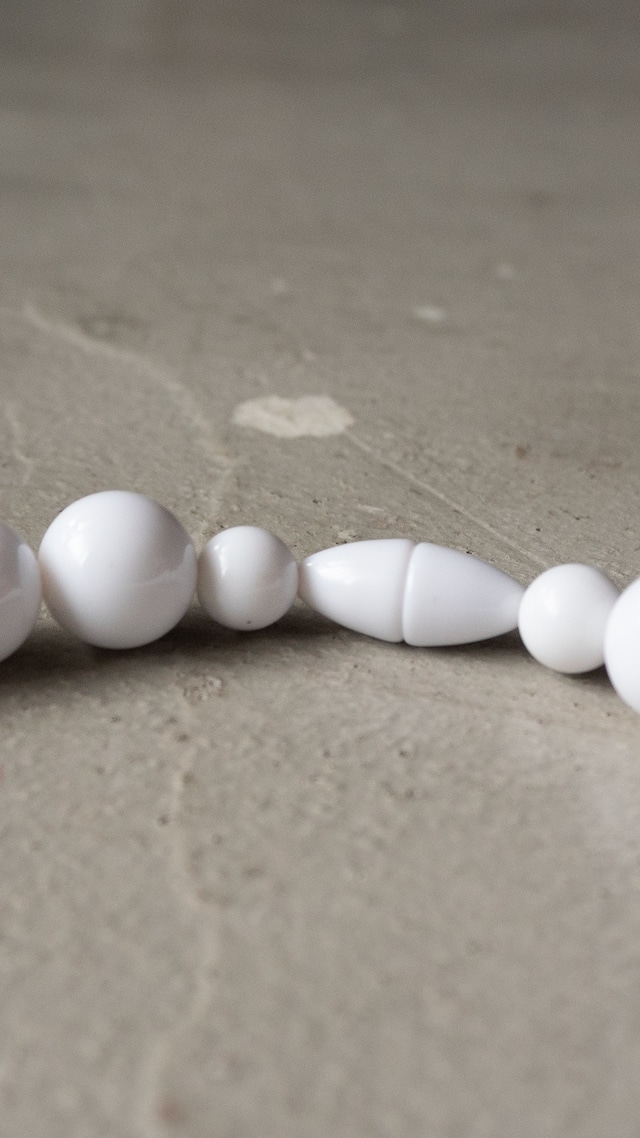 unknown used White synthetic resin ball necklace