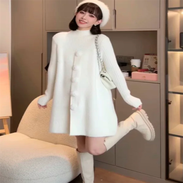 【送料無料】 ロングワンピ ニットワンピース ひざ丈 大きい ゆったり ゆる オーバーサイズ プラスサイズ ぽっちゃり 長袖 ハイネック タートルネック Aライン フレア ボタン 厚手生地 エレガント 可愛い 大人可愛い きれいめ シンプル カジュアル コンサバ 華やか 大人 上品 おしゃれ お洒落 こなれ感 高見え フェミニン 無地 冬 レディース 女性用 20代 30代 デート お出かけ 女子会 お呼ばれ 休日 お茶会 授業参観 着回し 普段使い ファッション 楽ちん 体型カバー 定番 着痩せ