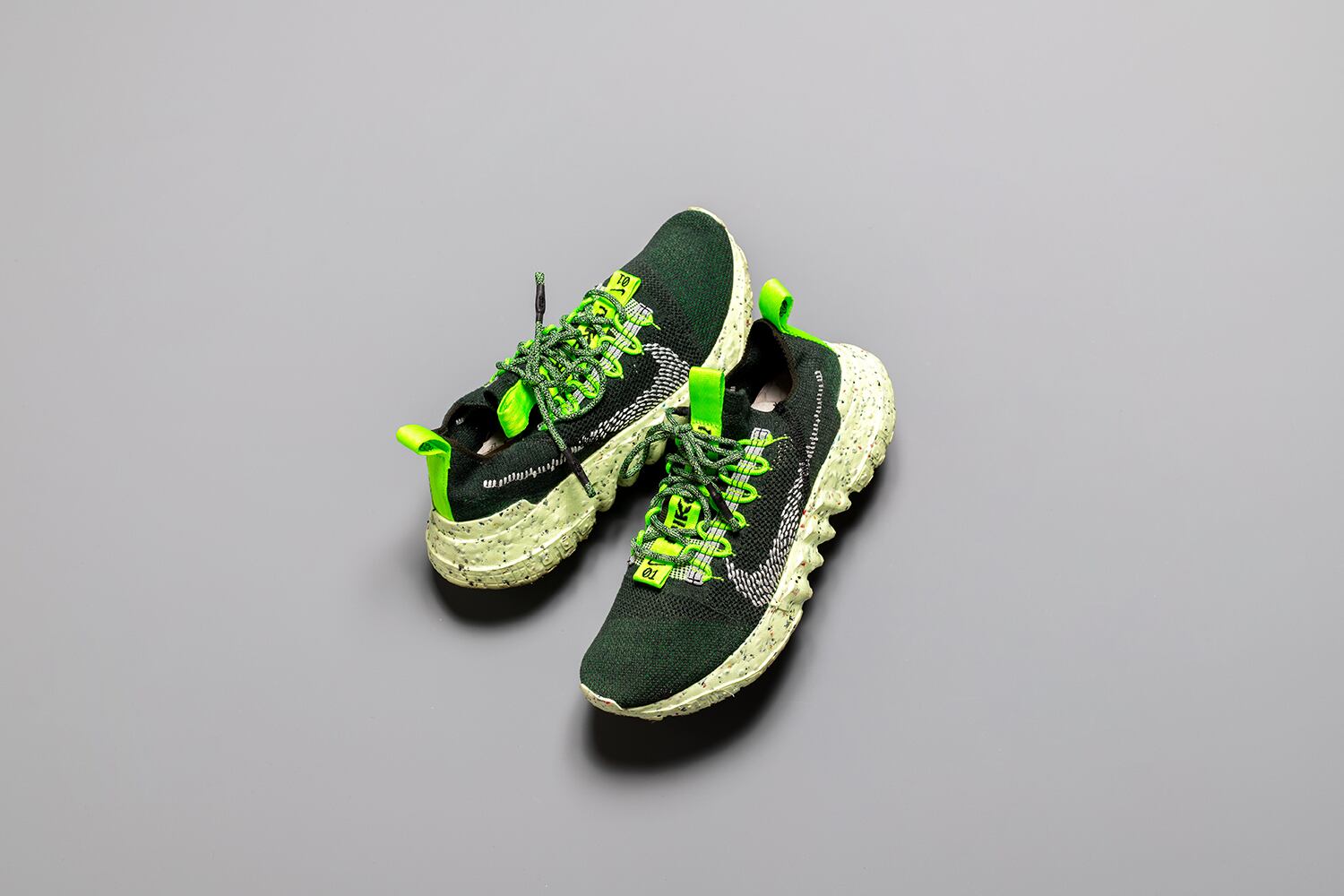 NIKE SPACE HIPPIE 01