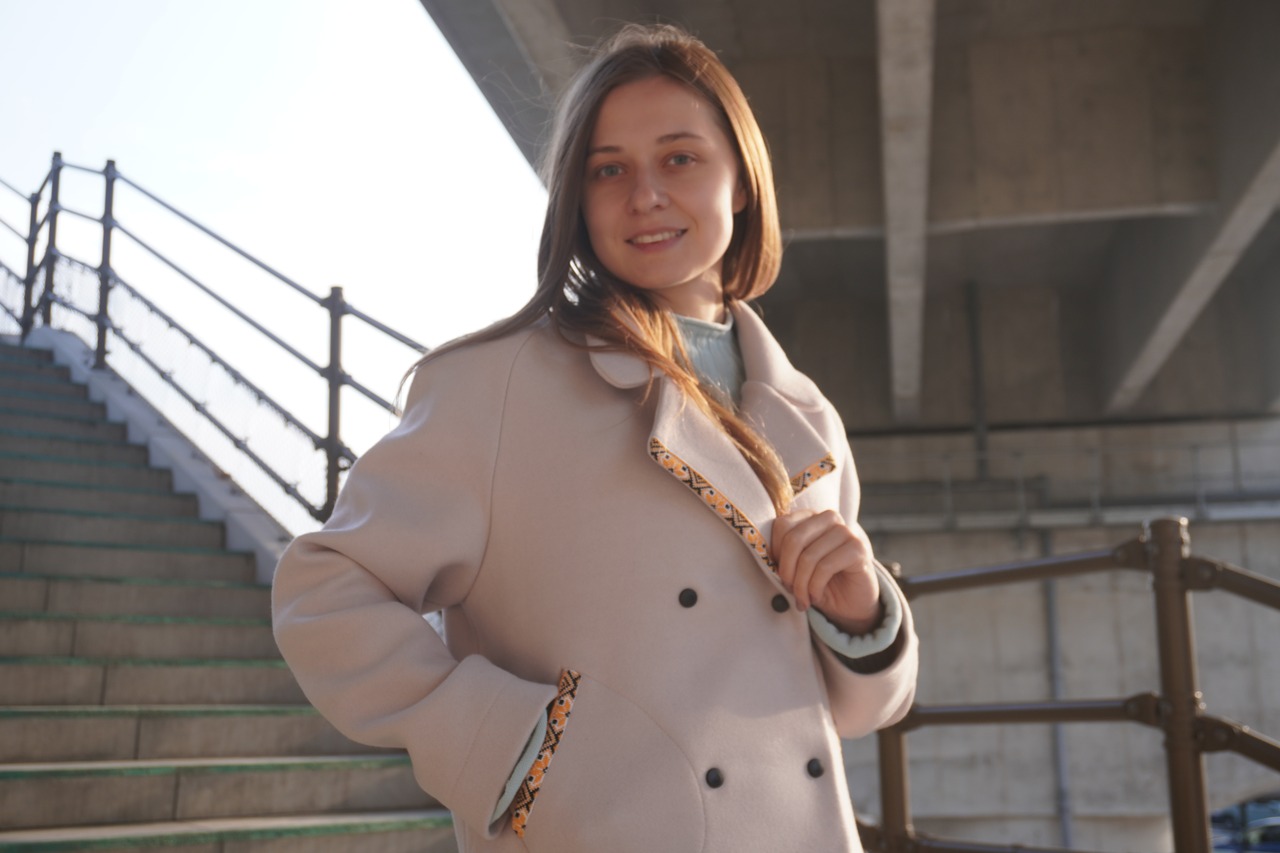 ウクライナ産カシミヤ100% 手刺繍ジャケットコート（白） - 2