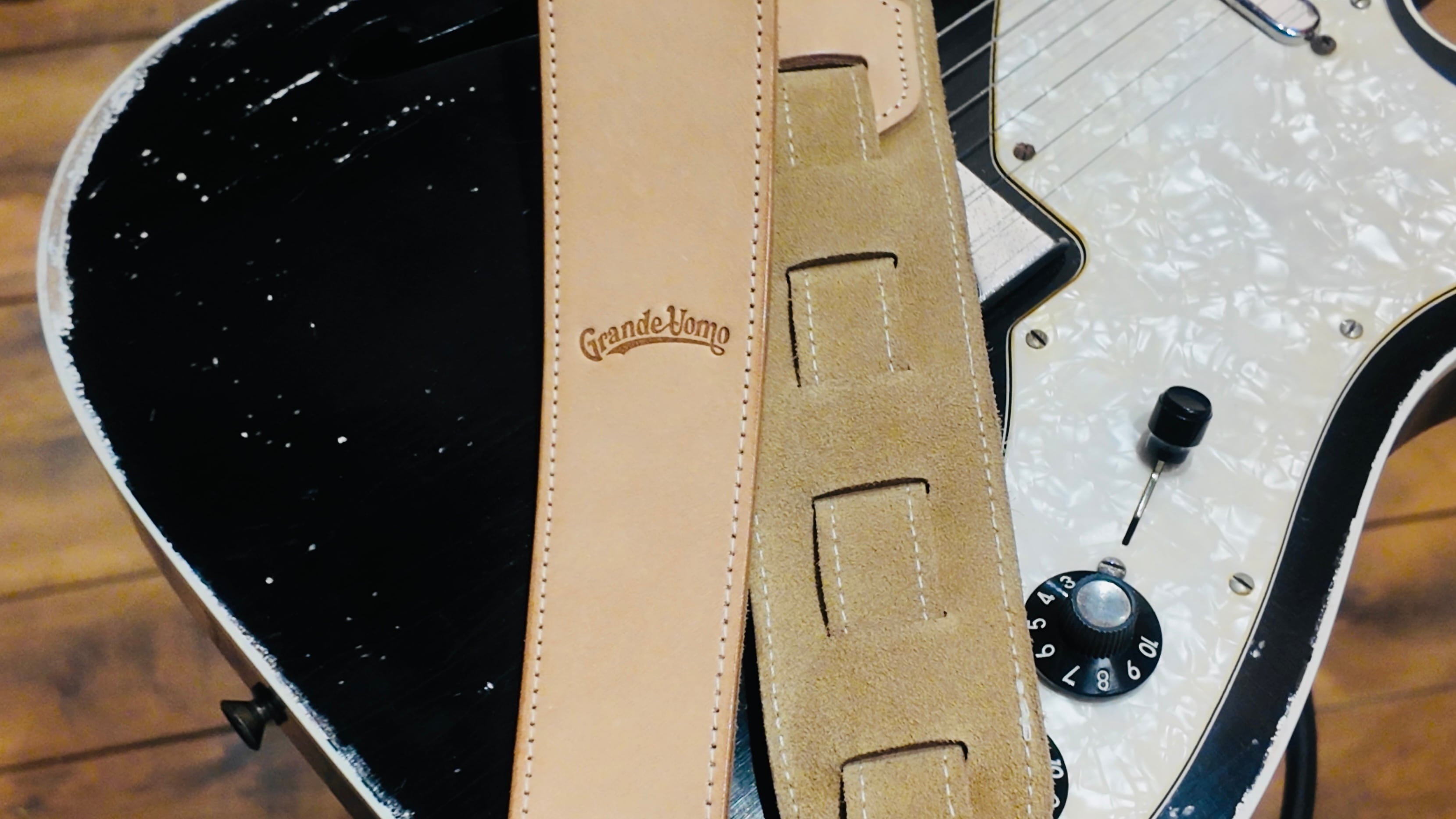 Gibson レザーストラップ、工具セット The Classic | Gibson Japan